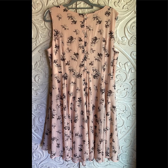 Torrid Pink Floral Chiffon Dress Size 18 - Picture 2 of 3